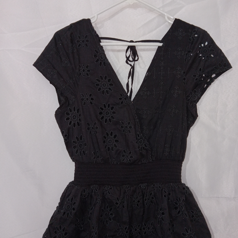 American Eagle Tiered Ruffle Smocked Eyelet Garden Party Wrap Dress Black Sz S - Picture 4 of 11